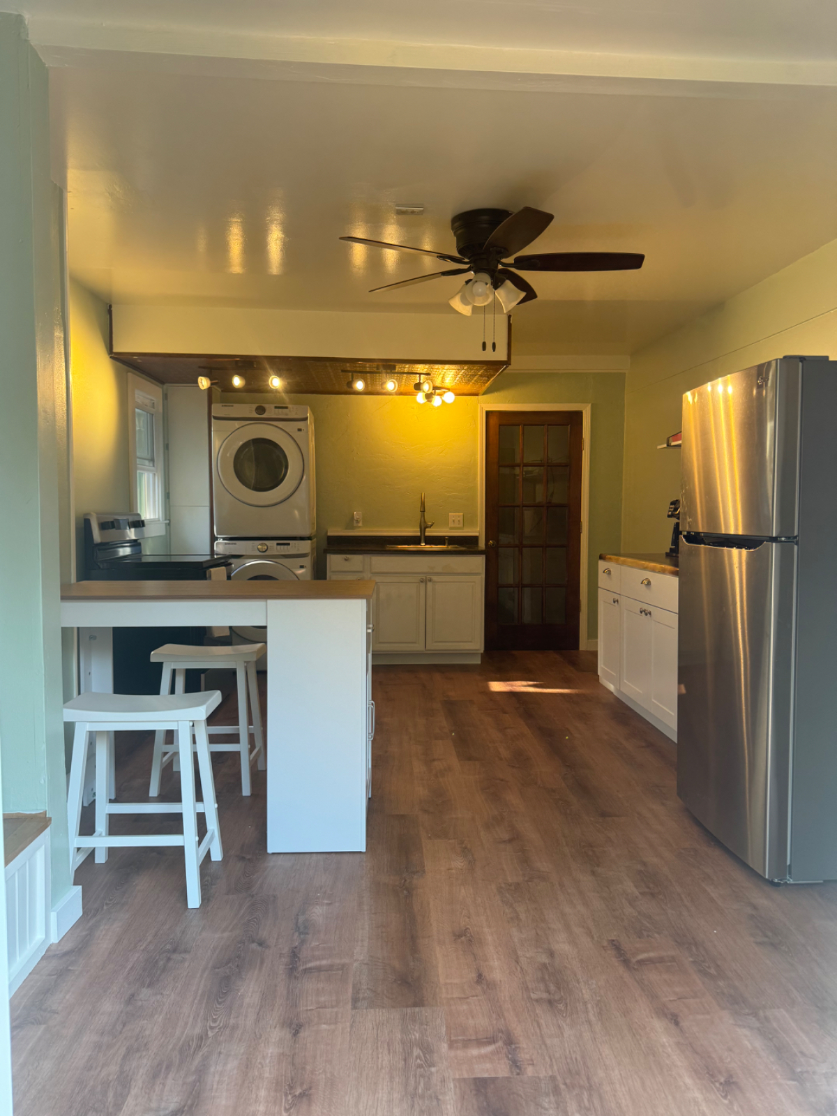 Newly Remodeled, w/Laundry, All Utilities Included - Photo 6