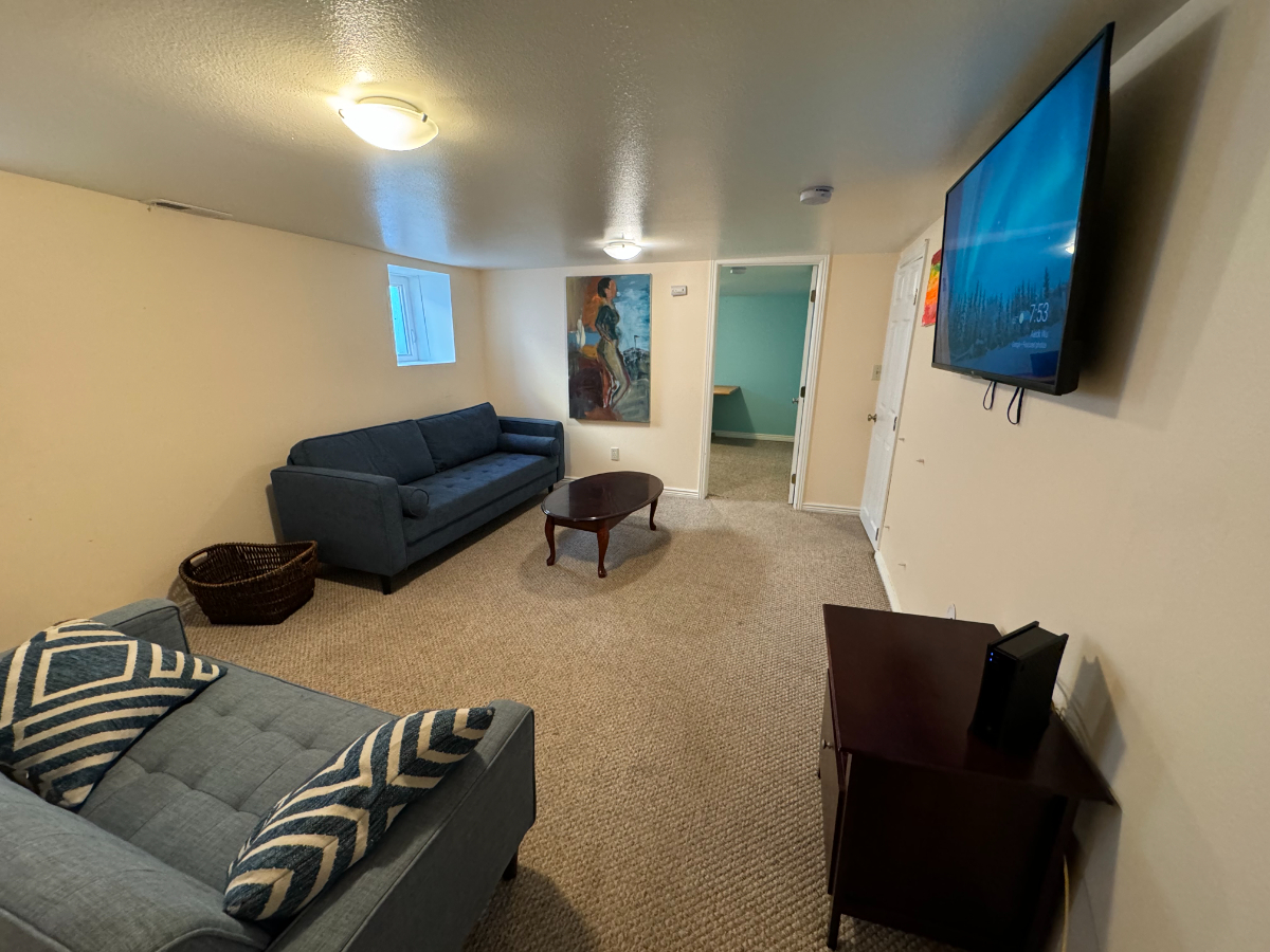 Newly Remodeled, w/Laundry, All Utilities Included - Photo 4