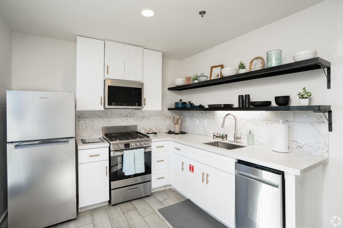 Clean, Modern, Renovated Studios at McAllen Apartments Unit 4 - Photo 7