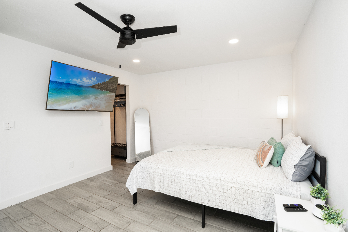 Clean, Modern, Renovated Studios at McAllen Apartments Unit 4 - Photo 9