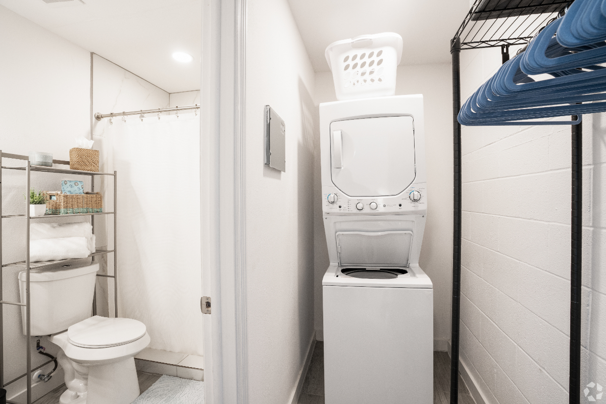 Clean, Modern, Renovated Studios at McAllen Apartments Unit 4 - Photo 8