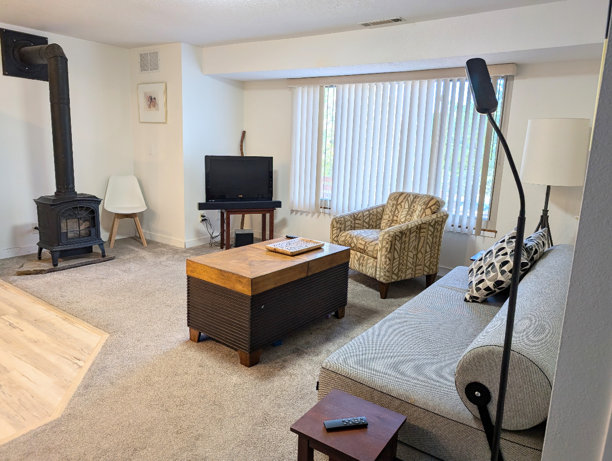 Westside home - Spacious 2 Bdrm - includes an Office, Den & Garage - Photo 2