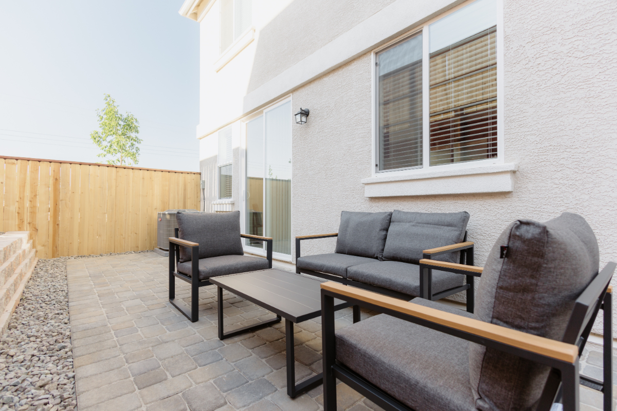 Upscale Retreat, New Build, 65 Inch TV, Netflix, Patio, Mountain Views, 5-Min to UNR & Highway 395 a - Photo 10