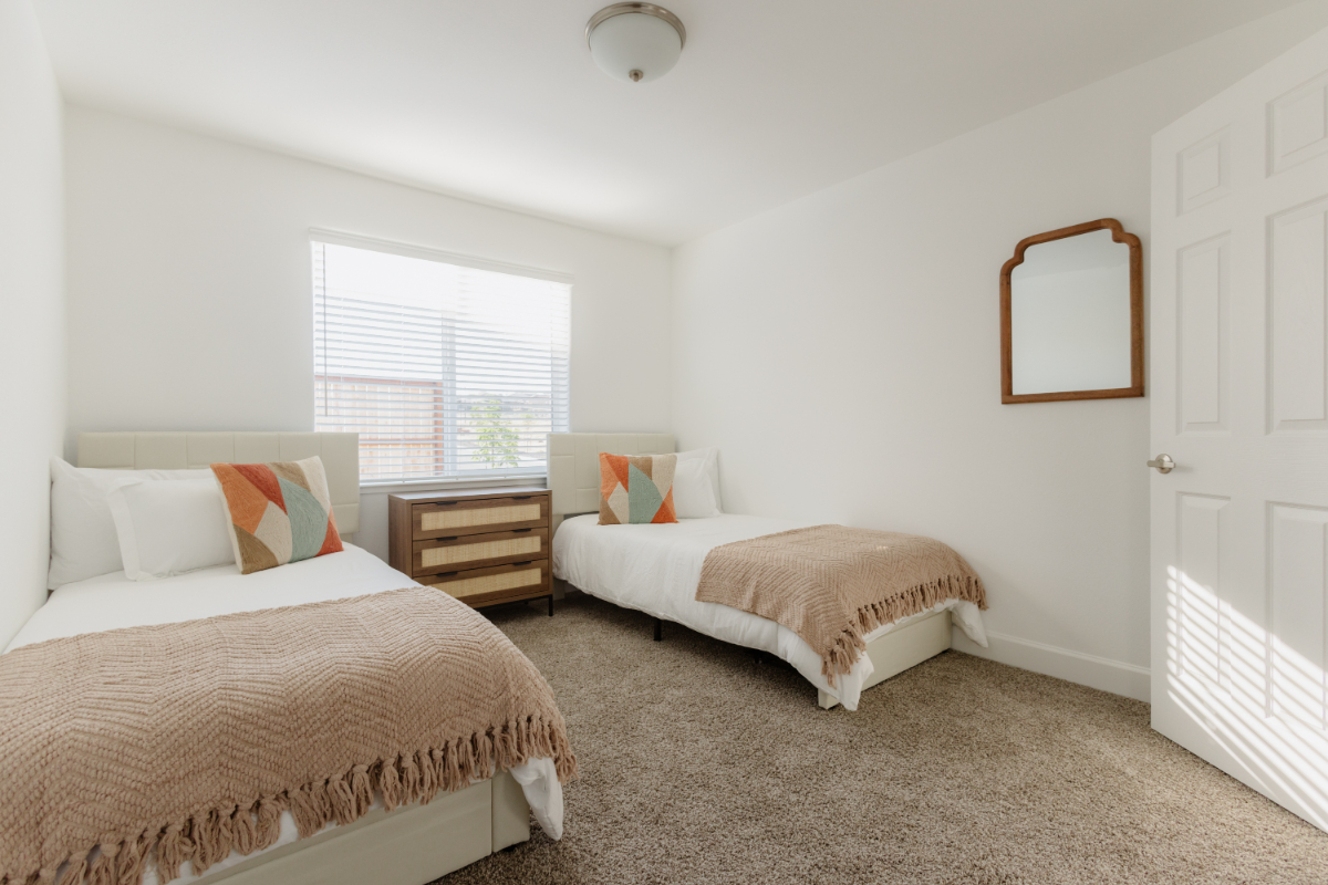 Upscale Retreat, New Build, 65 Inch TV, Netflix, Patio, Mountain Views, 5-Min to UNR & Highway 395 a - Photo 6