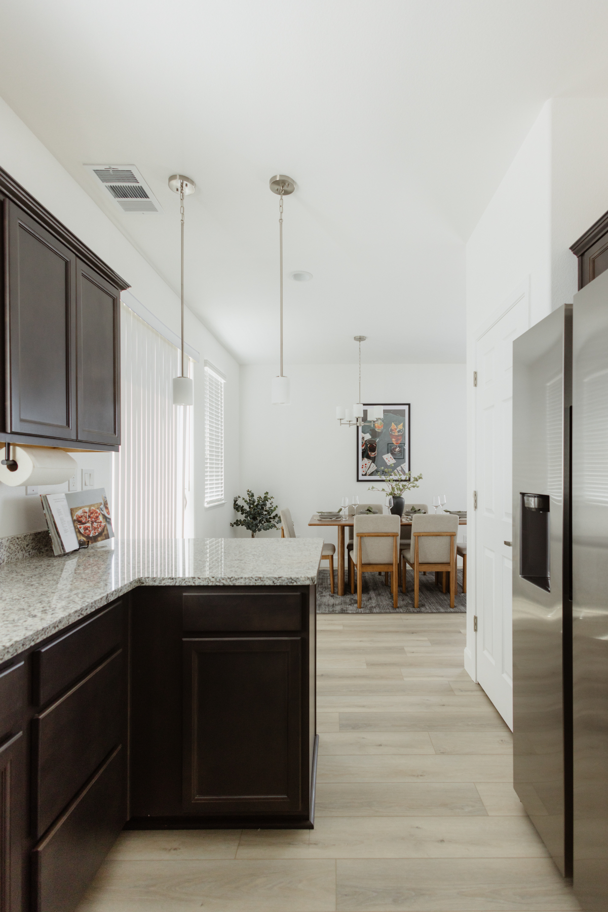 Upscale Retreat, New Build, 65 Inch TV, Netflix, Patio, Mountain Views, 5-Min to UNR & Highway 395 a - Photo 12