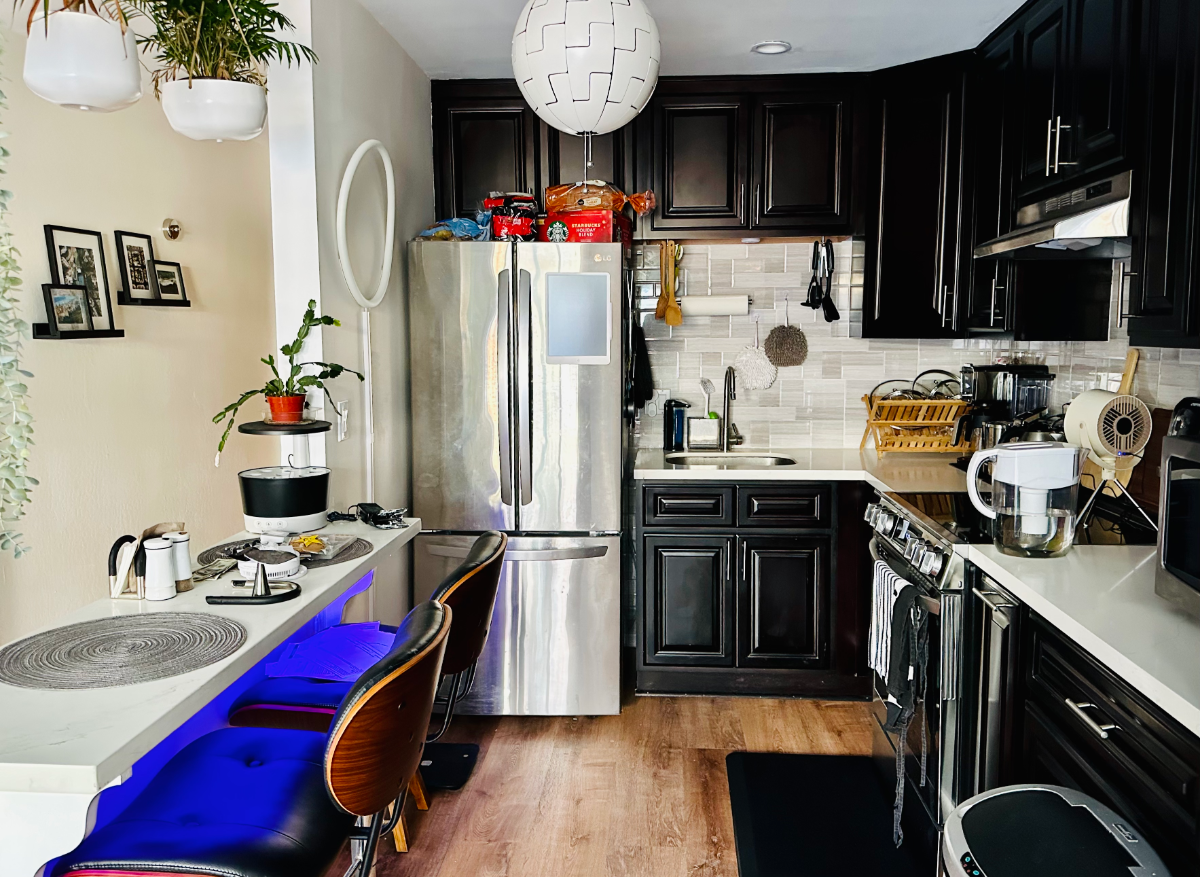 Fully Furnished Apartment (2 Bed/1 Bath), Full Kitchen, and Living Room - Photo 3