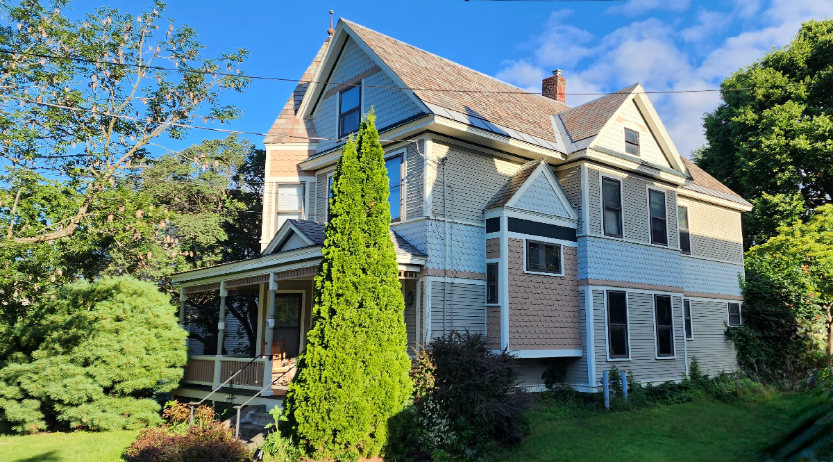 Victorian by UVMC campus - Photo 1