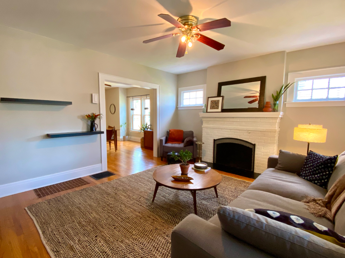 Beautiful & Spacious 2-Bedroom Apartment in Eastwood - Photo 3
