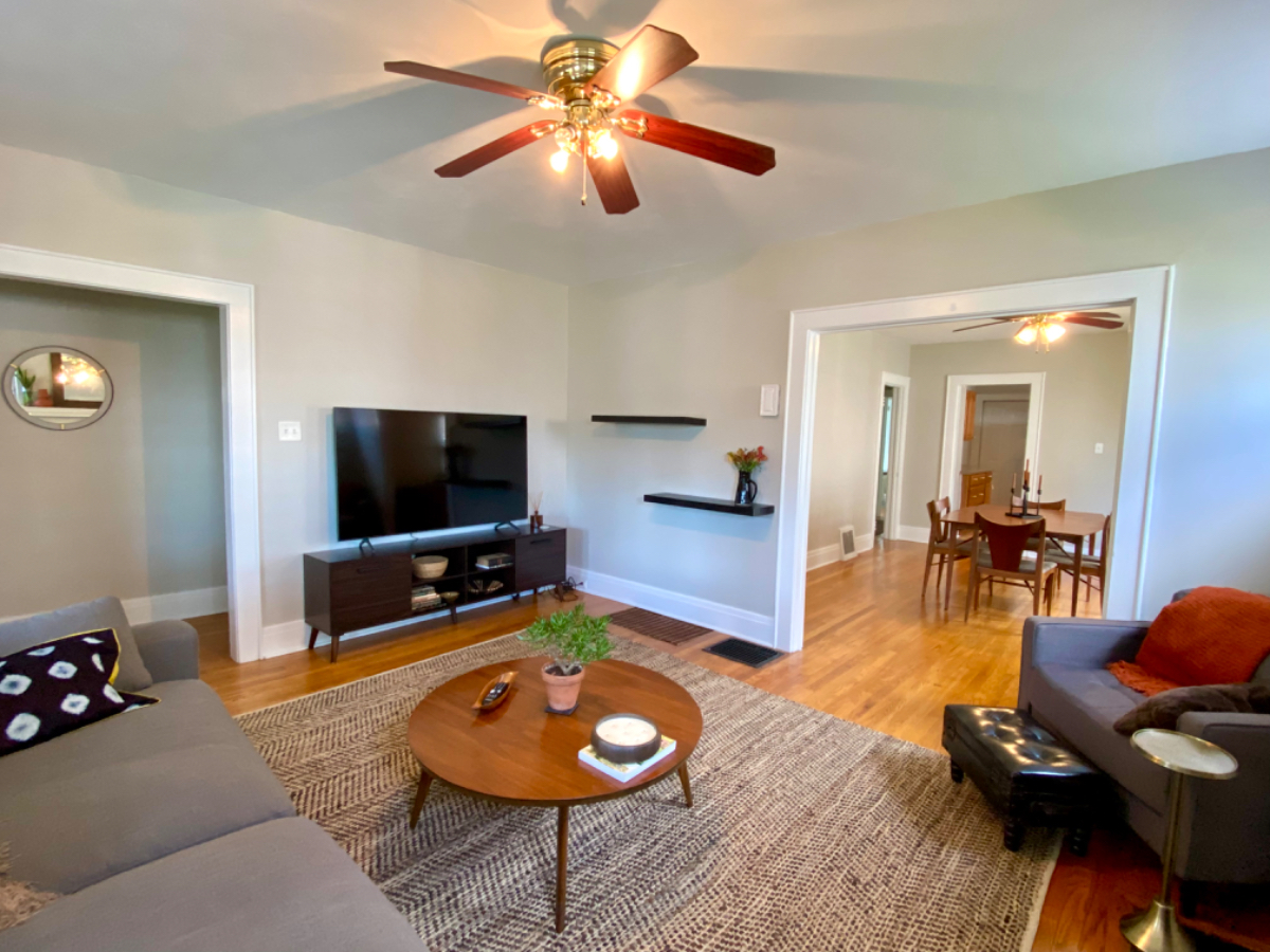 Beautiful & Spacious 2-Bedroom Apartment in Eastwood - Photo 1