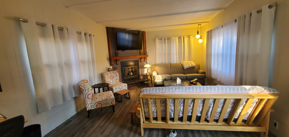 Modern Charm Downtown Casper Fully Furnished 2 Bed, 1 Bath Haven in Prime Location - Photo 2