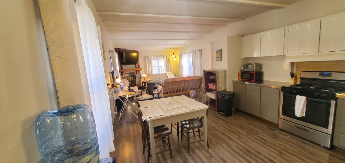 Modern Charm Downtown Casper Fully Furnished 2 Bed, 1 Bath Haven in Prime Location - Photo 5