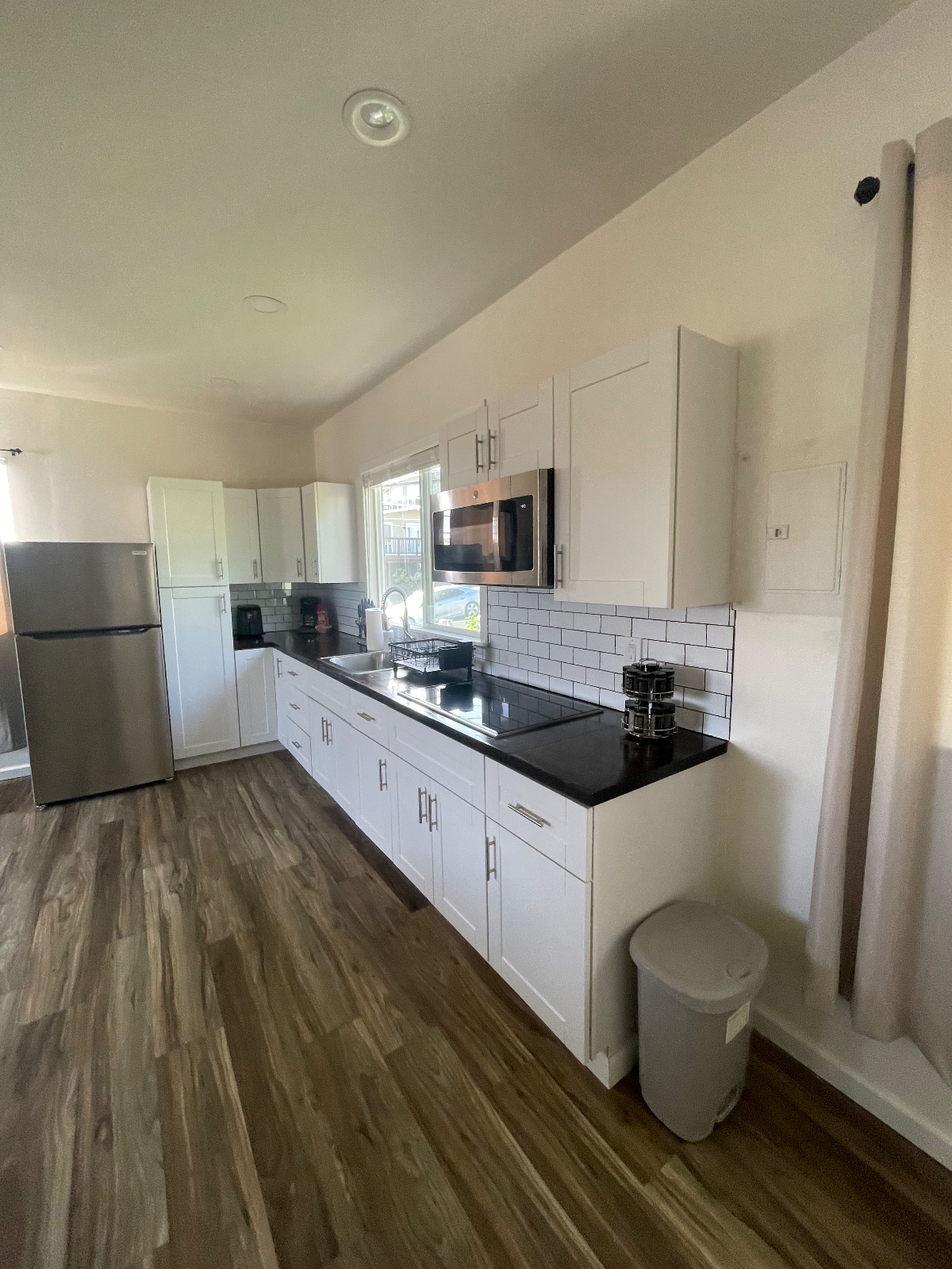 Modern Studio with Private Lanai - Photo 2