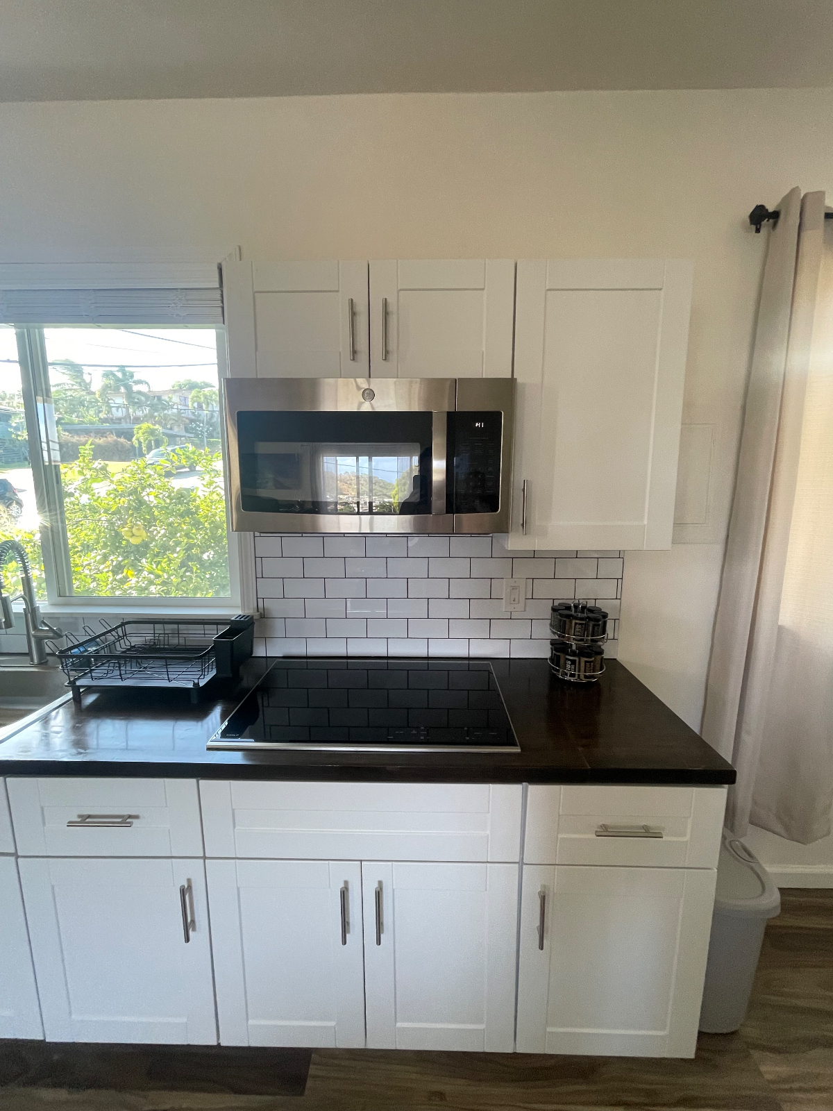 Modern Studio with Private Lanai - Photo 4