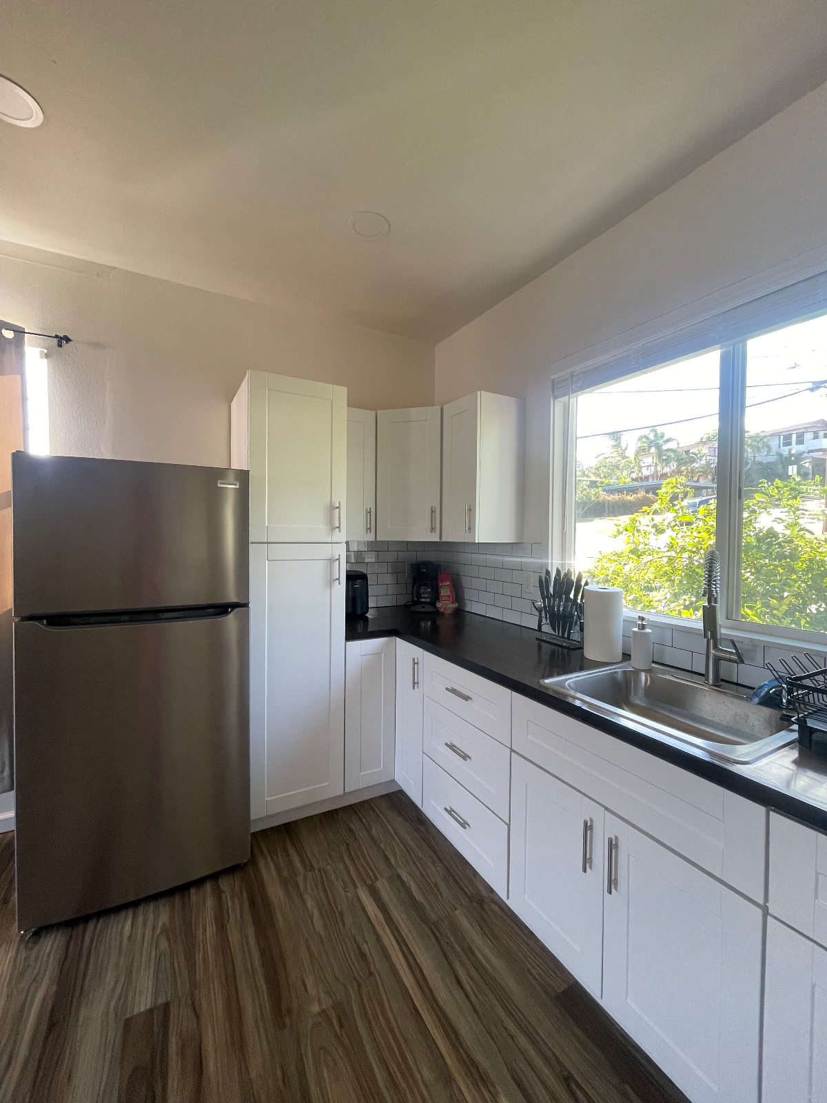 Modern Studio with Private Lanai - Photo 5