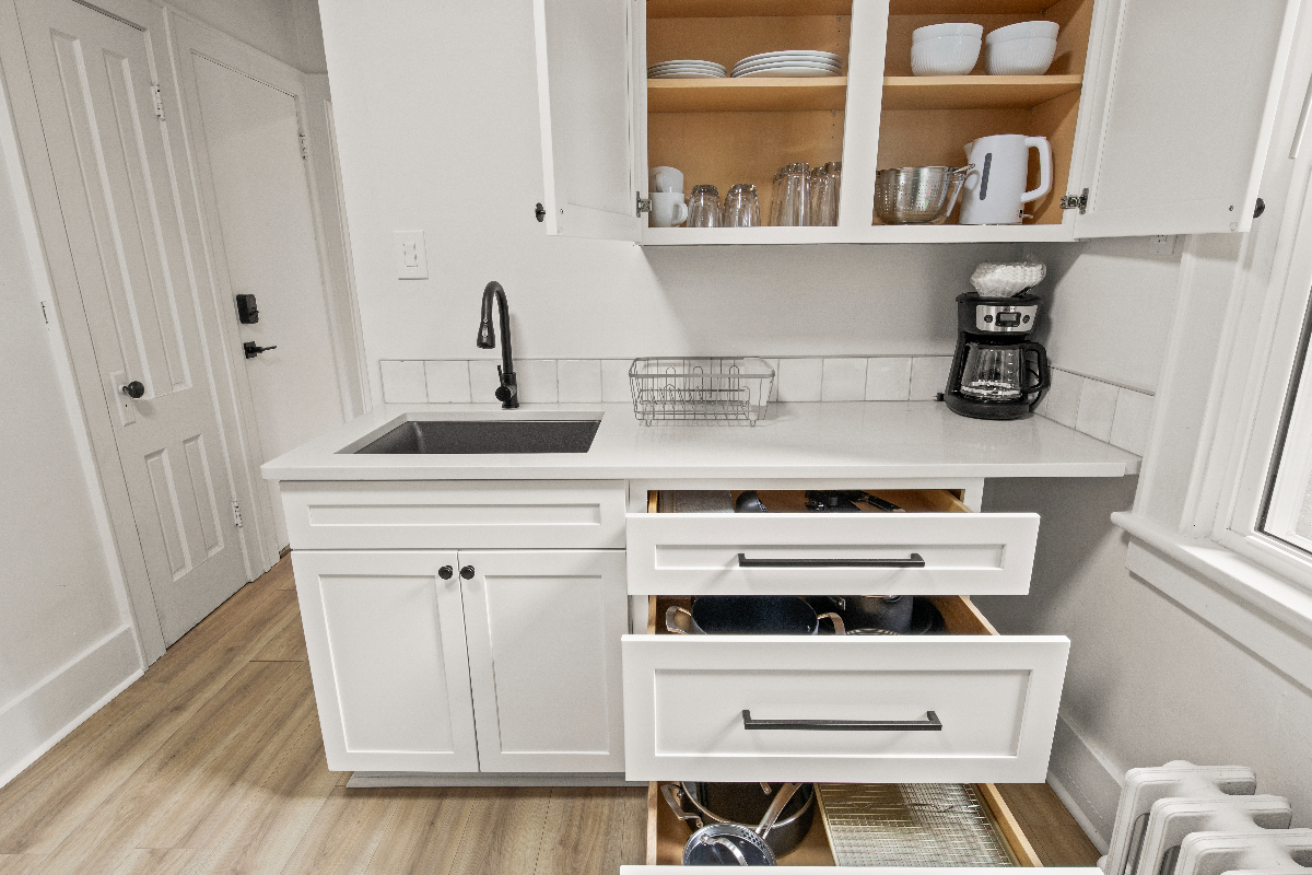 Fully Remodeled 1 Bed 1 Bath w/ W/D - 5 mins to RGH - Photo 5
