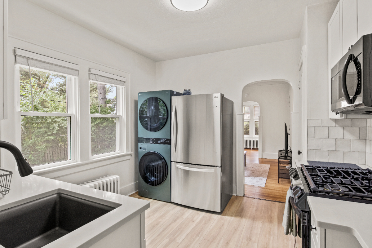 Fully Remodeled 1 Bed 1 Bath w/ W/D - 5 mins to RGH - Photo 2