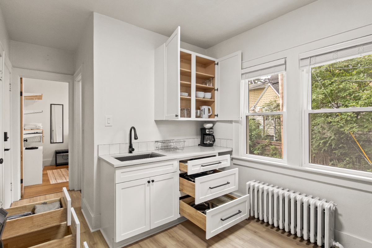 Fully Remodeled 1 Bed 1 Bath w/ W/D - 5 mins to RGH - Photo 6