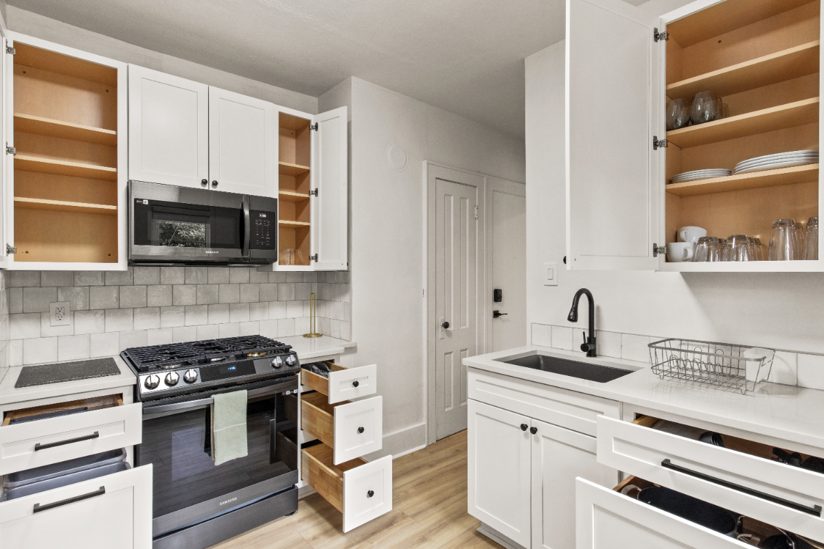 Fully Remodeled 1 Bed 1 Bath w/ W/D - 5 mins to RGH - Photo 7