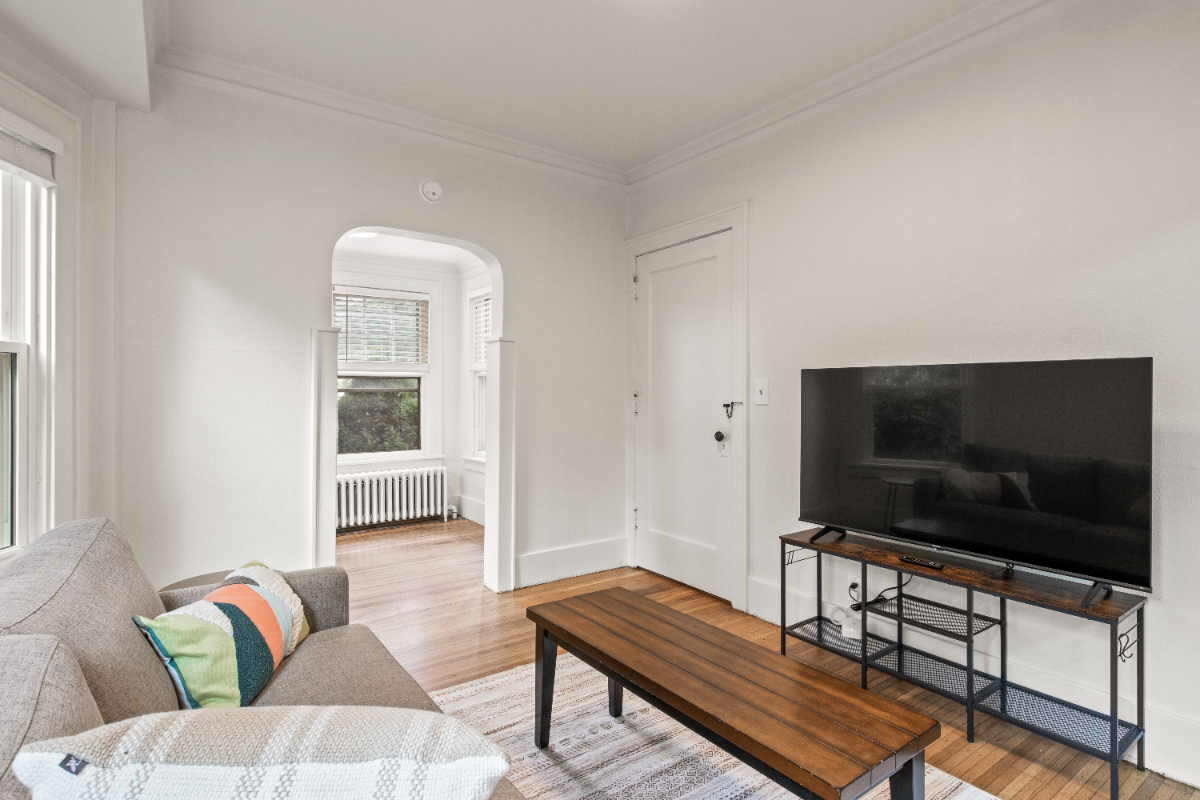 Fully Remodeled 1 Bed 1 Bath w/ W/D - 5 mins to RGH - Photo 11