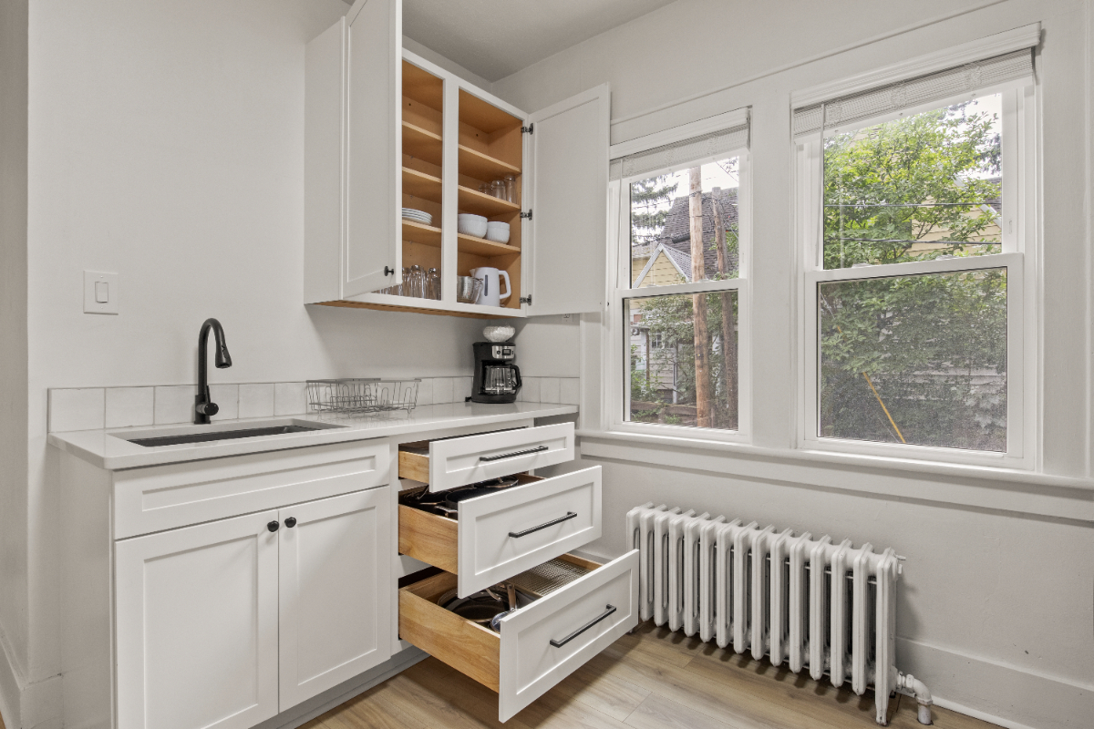 Fully Remodeled 1 Bed 1 Bath w/ W/D - 5 mins to RGH - Photo 8