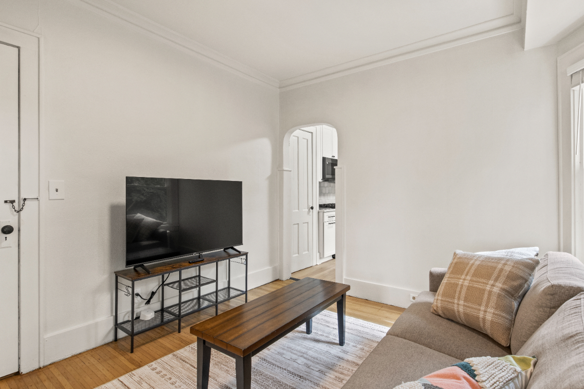 Fully Remodeled 1 Bed 1 Bath w/ W/D - 5 mins to RGH - Photo 10
