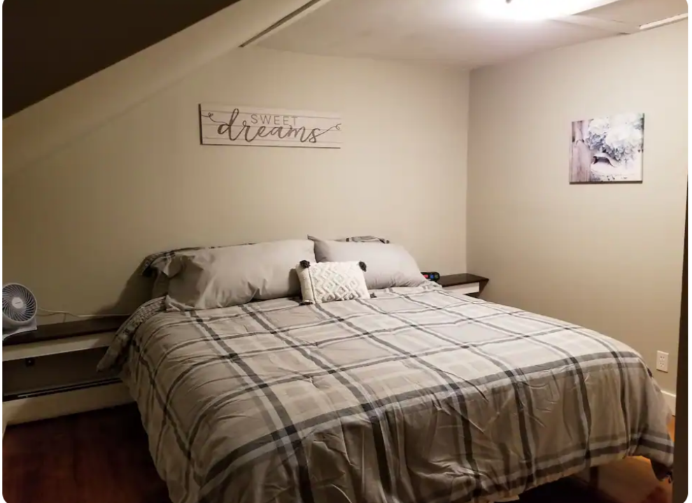 Charming Farmhouse 2 bedroom - Photo 5