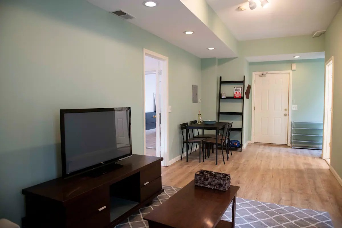 Cozy Bernal One Bedroom with Yard Access - Photo 5