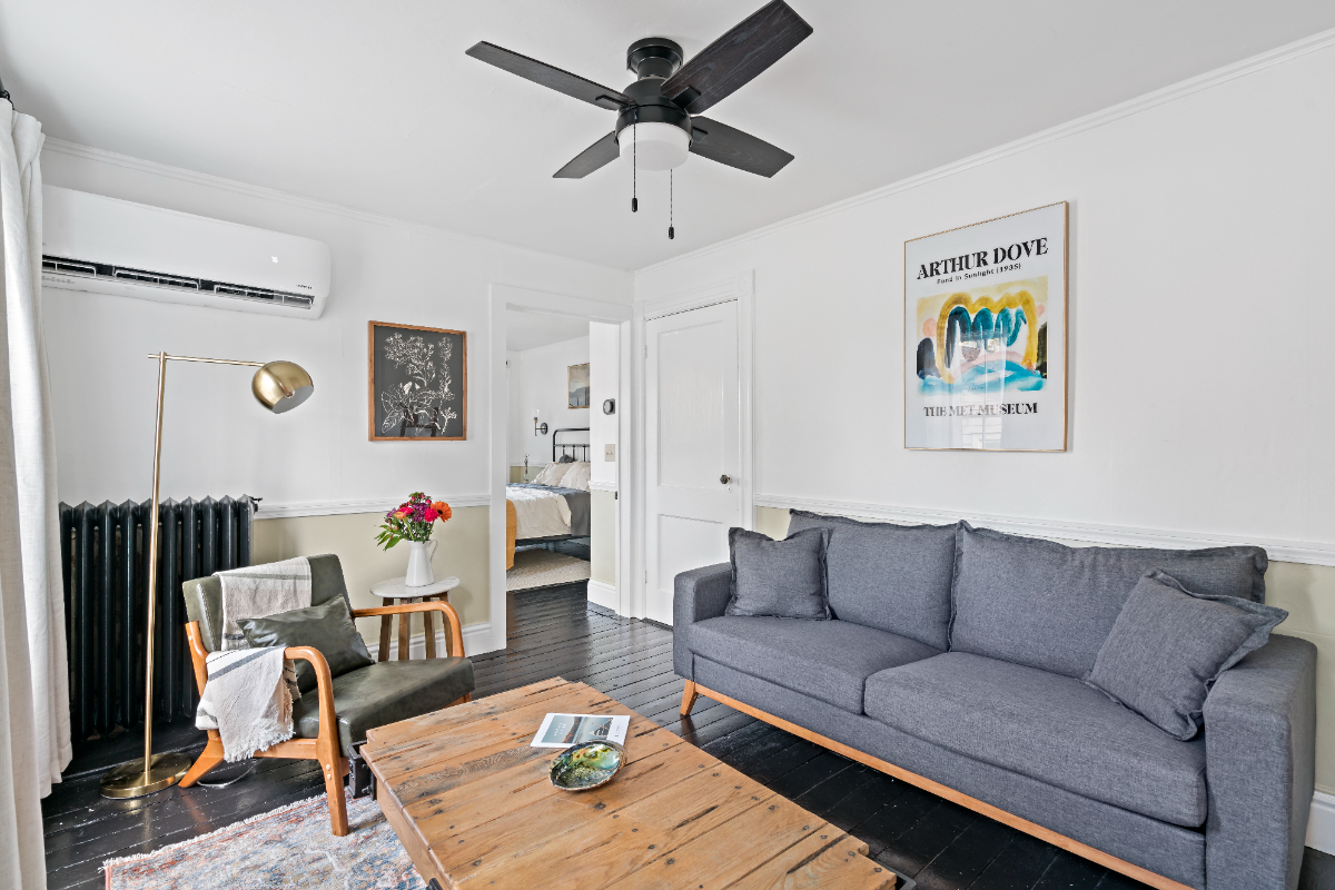 UPPER LEVEL, charming renovated apartment - Photo 11