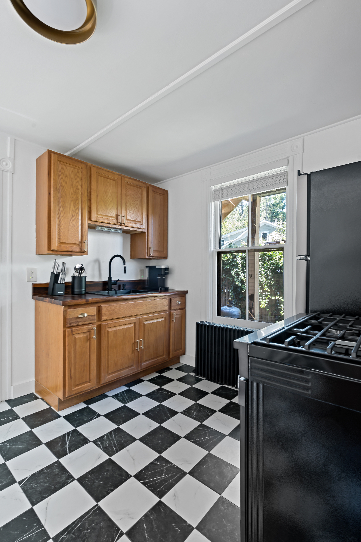 UPPER LEVEL, charming renovated apartment - Photo 1