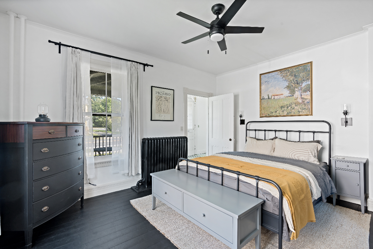 UPPER LEVEL, charming renovated apartment - Photo 2