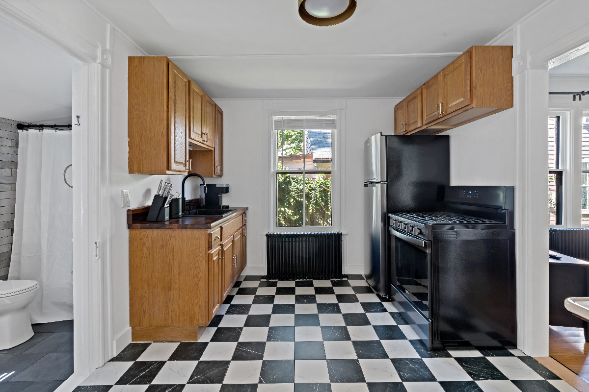 UPPER LEVEL, charming renovated apartment - Photo 6