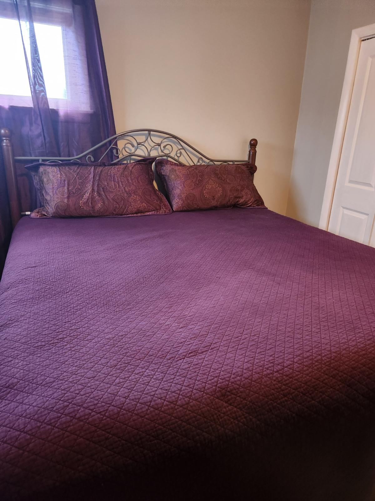 Inviting King-sized Bedroom in Bethlehem