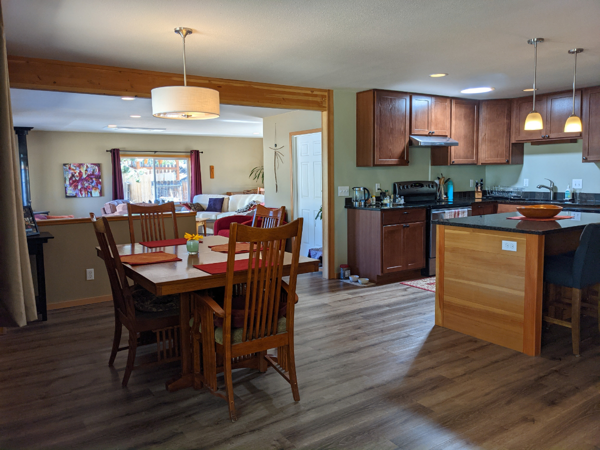 Beautiful, Peaceful, Private Home - Photo 3
