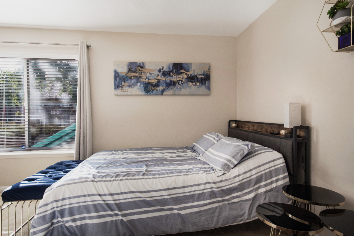 Private Room/Bathroom with Kitchenette and Separate Entrance, Dedicated Parking - Photo 6