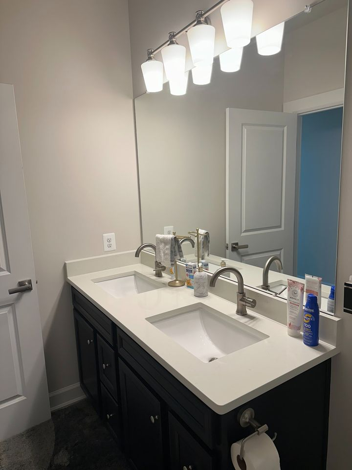 Fully Furnished Bedroom with Bath - Photo 3