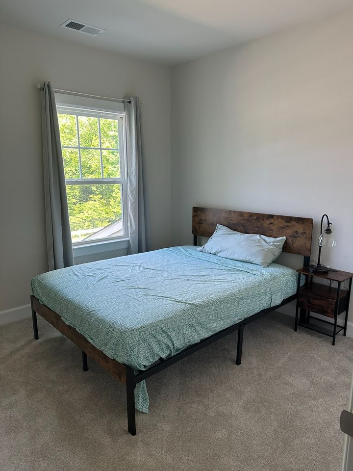 Fully Furnished Bedroom with Bath - Photo 4