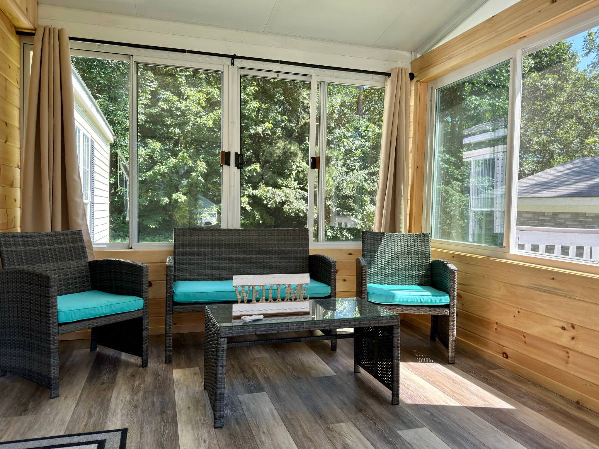 Riverside Stylishly Updated Mobile Home Cottage on Private Land, Steps to Beaches & Downtown Burling - Photo 11