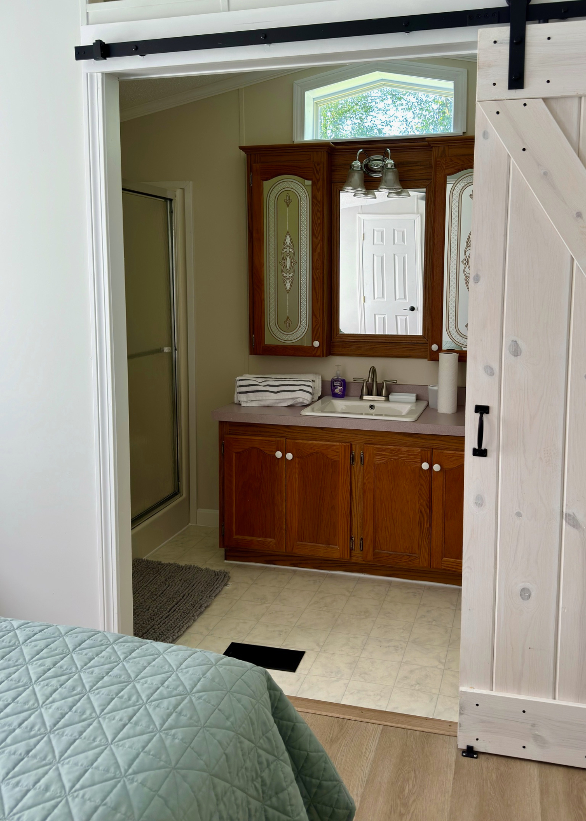 Riverside Stylishly Updated Mobile Home Cottage on Private Land, Steps to Beaches & Downtown Burling - Photo 7