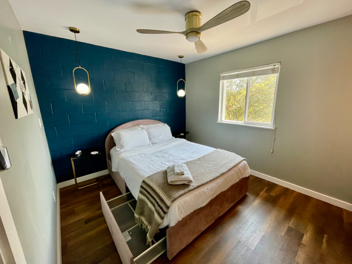 Fully Renovated MidCentury Condo - Photo 4