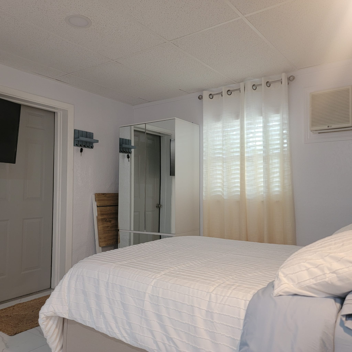 Recently Remodeled Fully Furnished Studio 8 mins away from Clearwater Beach - Photo 5