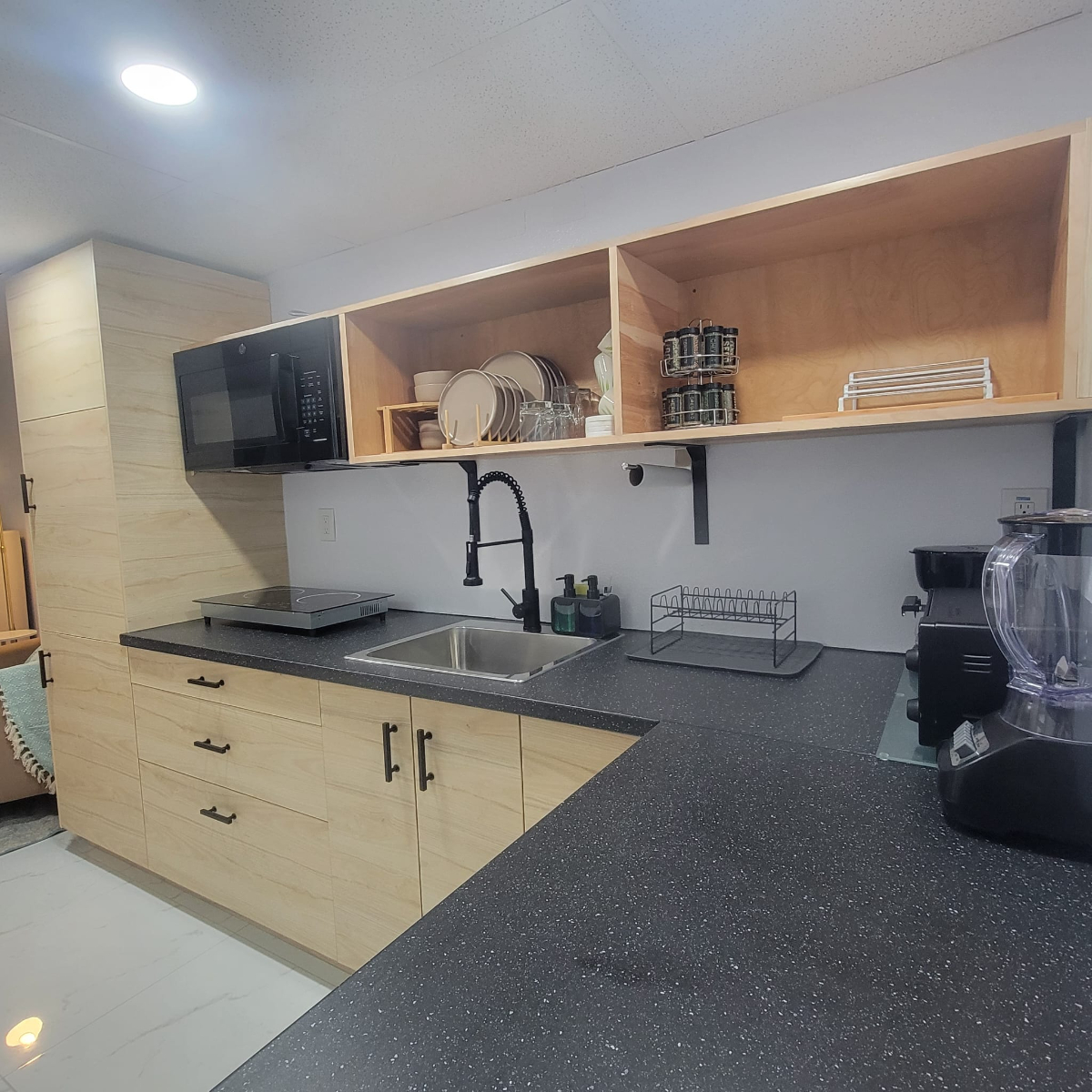 Recently Remodeled Fully Furnished Studio 8 mins away from Clearwater Beach