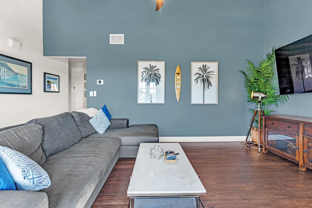 2 Bed/ 2 Bath Condo w/ CaliKing and Queen Purple Mattresses and Smart TVs - Photo 6