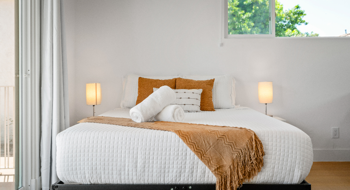 Renovated Cali chic studio w/ AC - Photo 2