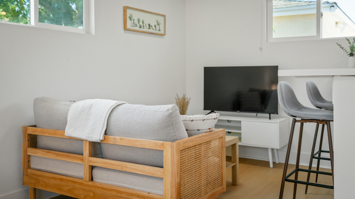 Renovated Cali chic studio w/ AC - Photo 4