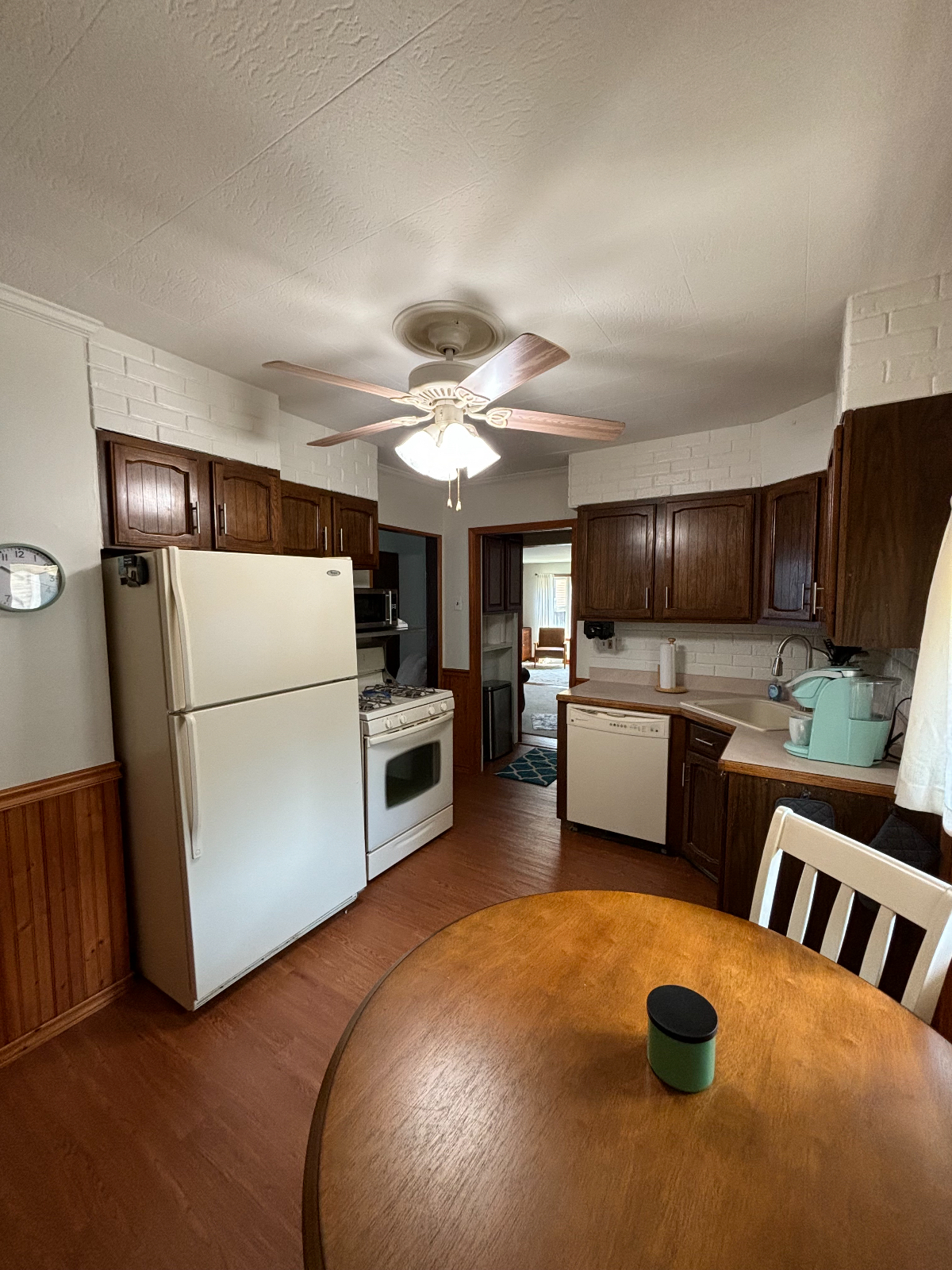 2 BR, Free off street Parking, Central Air, Lower Level Apartment in the heart of South Buffalo - Photo 7