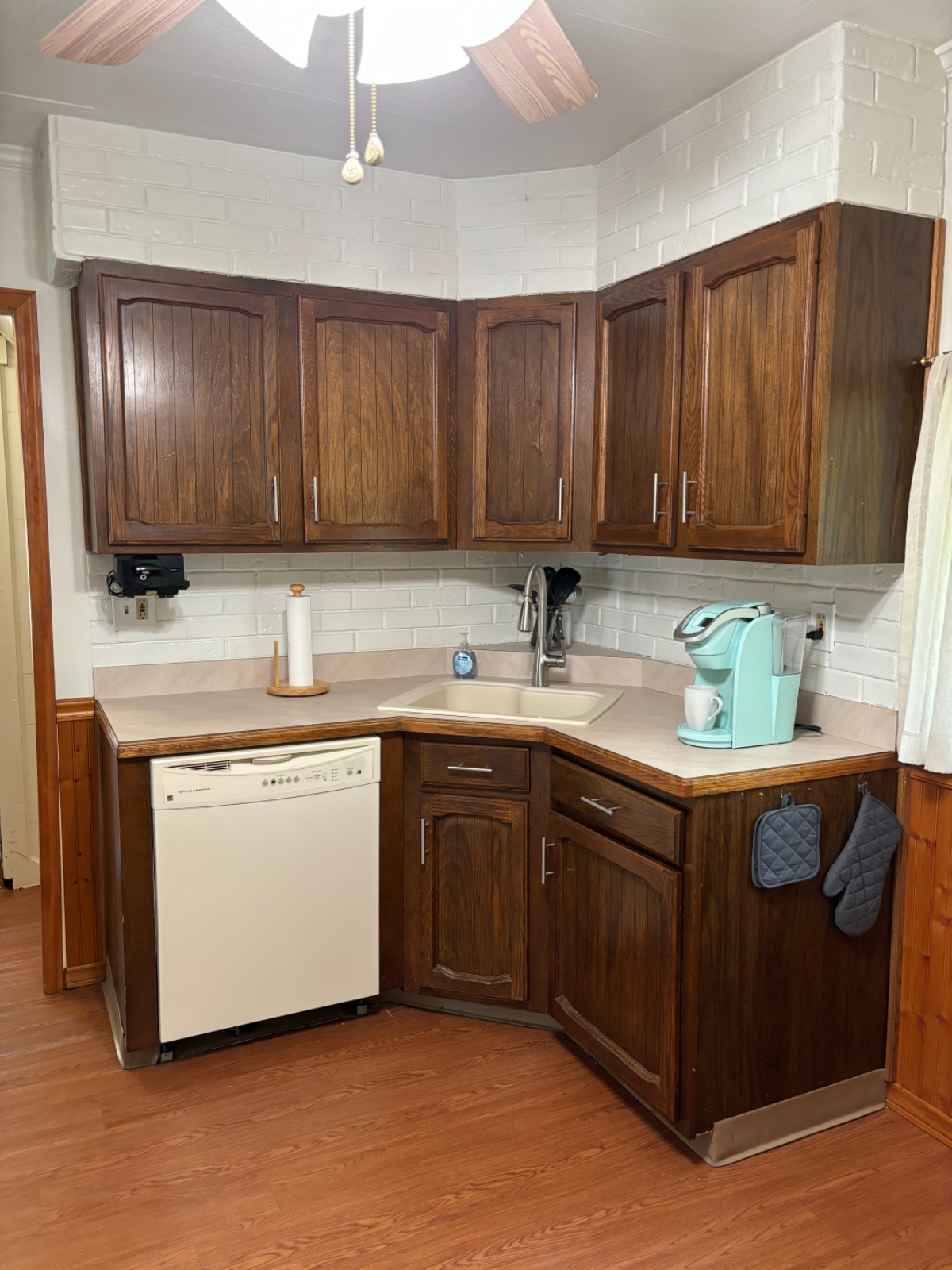 2 BR, Free off street Parking, Central Air, Lower Level Apartment in the heart of South Buffalo - Photo 12