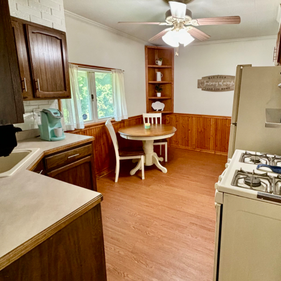 2 BR, Free off street Parking, Central Air, Lower Level Apartment in the heart of South Buffalo - Photo 4
