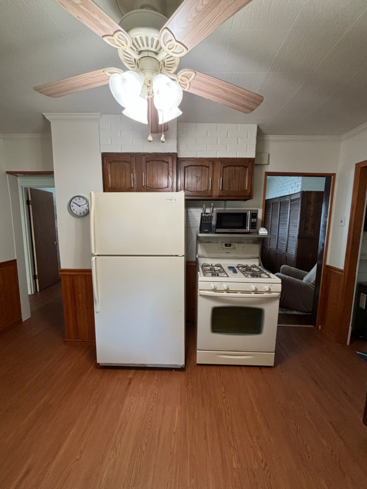 2 BR, Free off street Parking, Central Air, Lower Level Apartment in the heart of South Buffalo - Photo 10