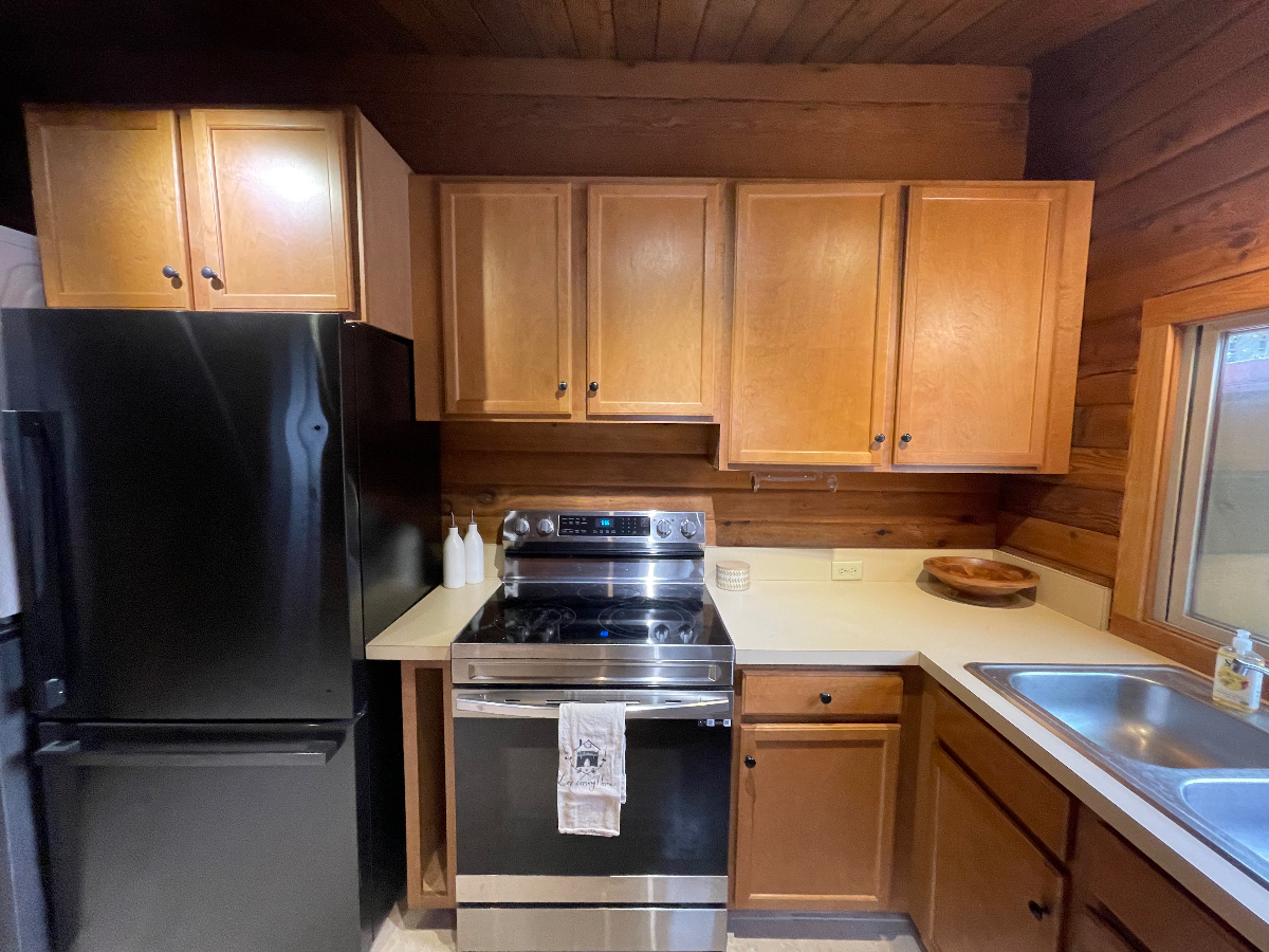Gregory Lane - 2 bedroom/1 bath log cabin - Photo 5