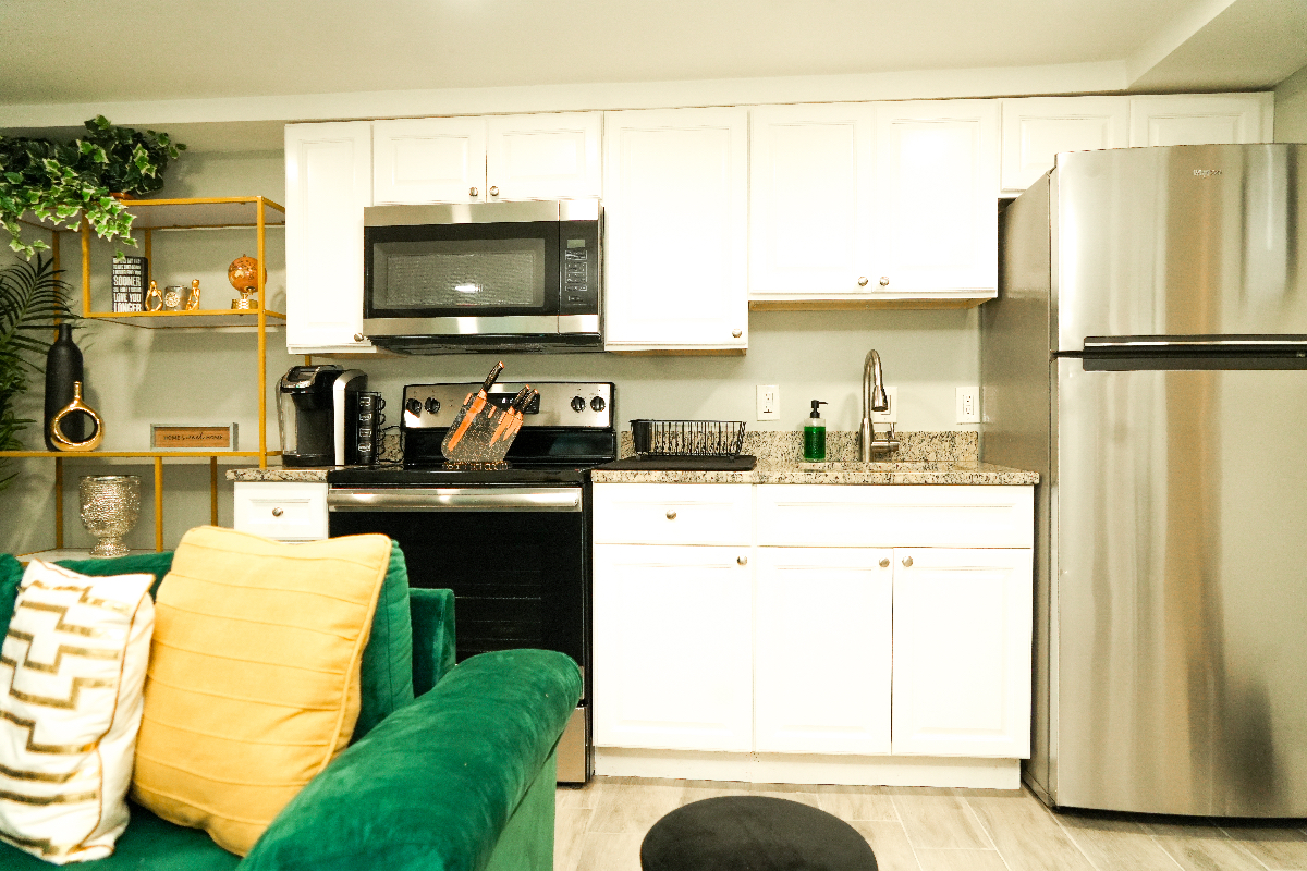 Stunning Luxury 1BR unit w/FREE Private Parking Walk to Metro - Photo 4